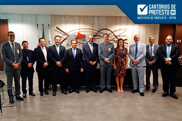 Diretoria do IEPTB-MG se reúne com o Presidente do TJMG e governador em exercício, desembargador José Arthur de Carvalho